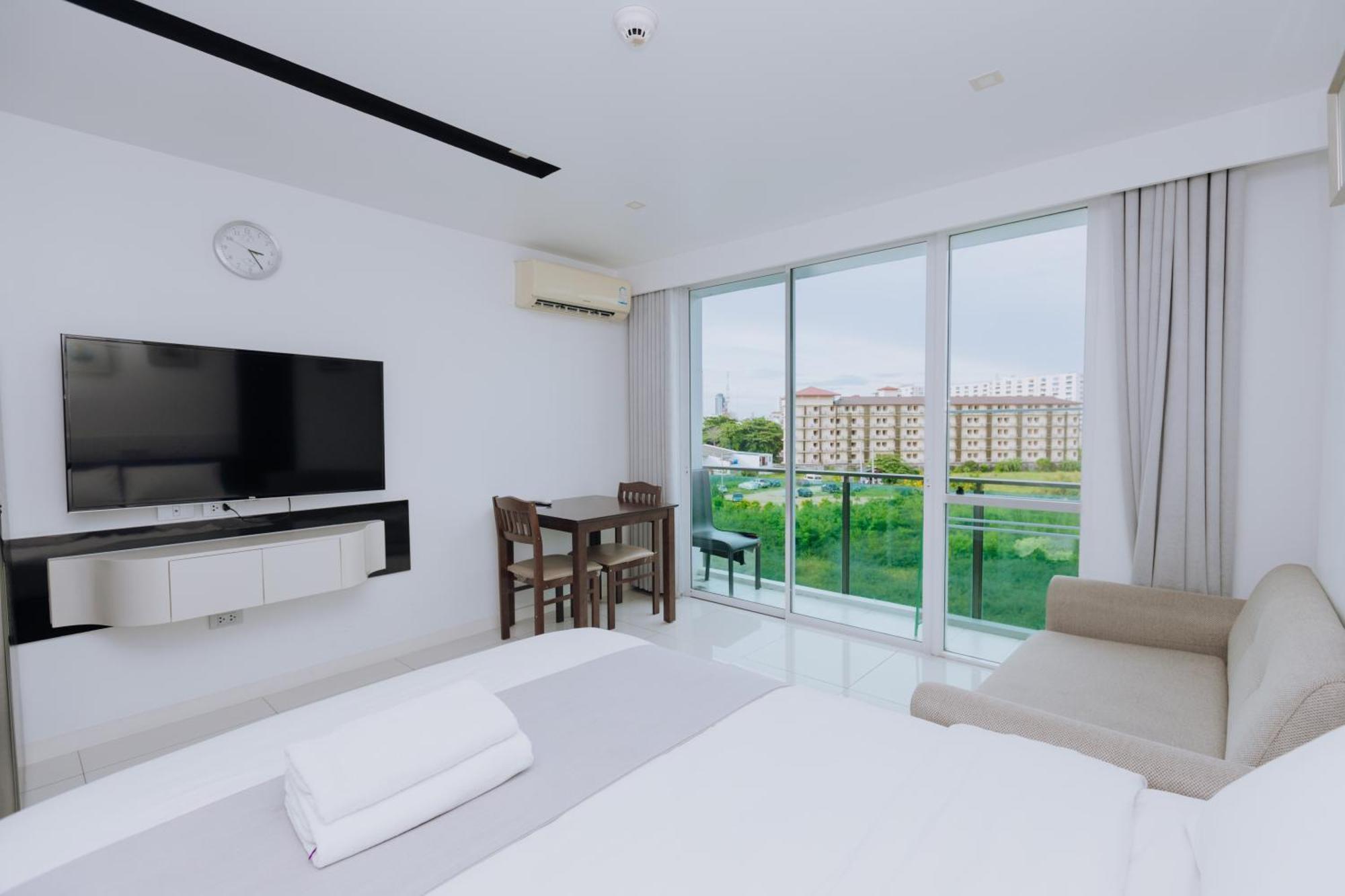 Pattaya City Center Residence K Bagian luar foto